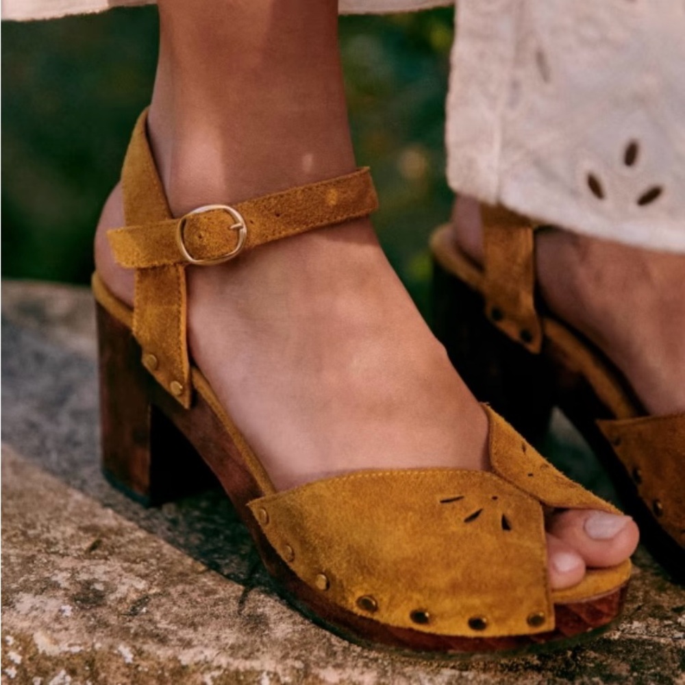 Sezane Sienna Clogs- brand new! Size 8